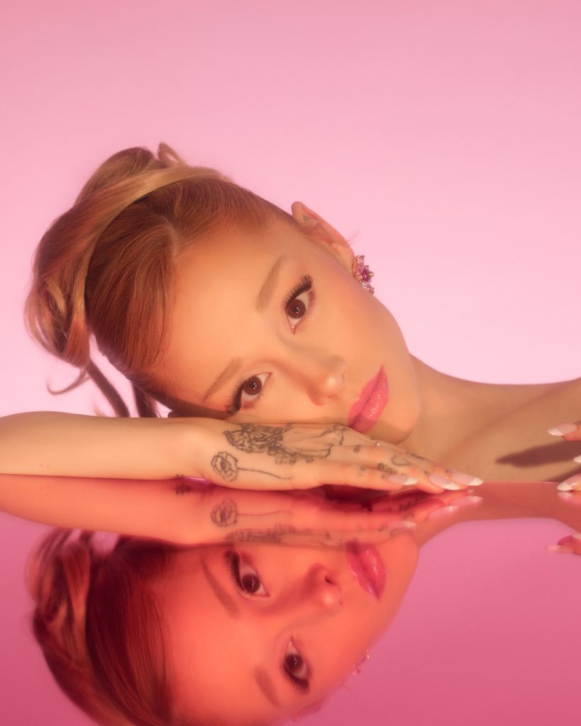 アリアナグランデ顔白くなった画像３