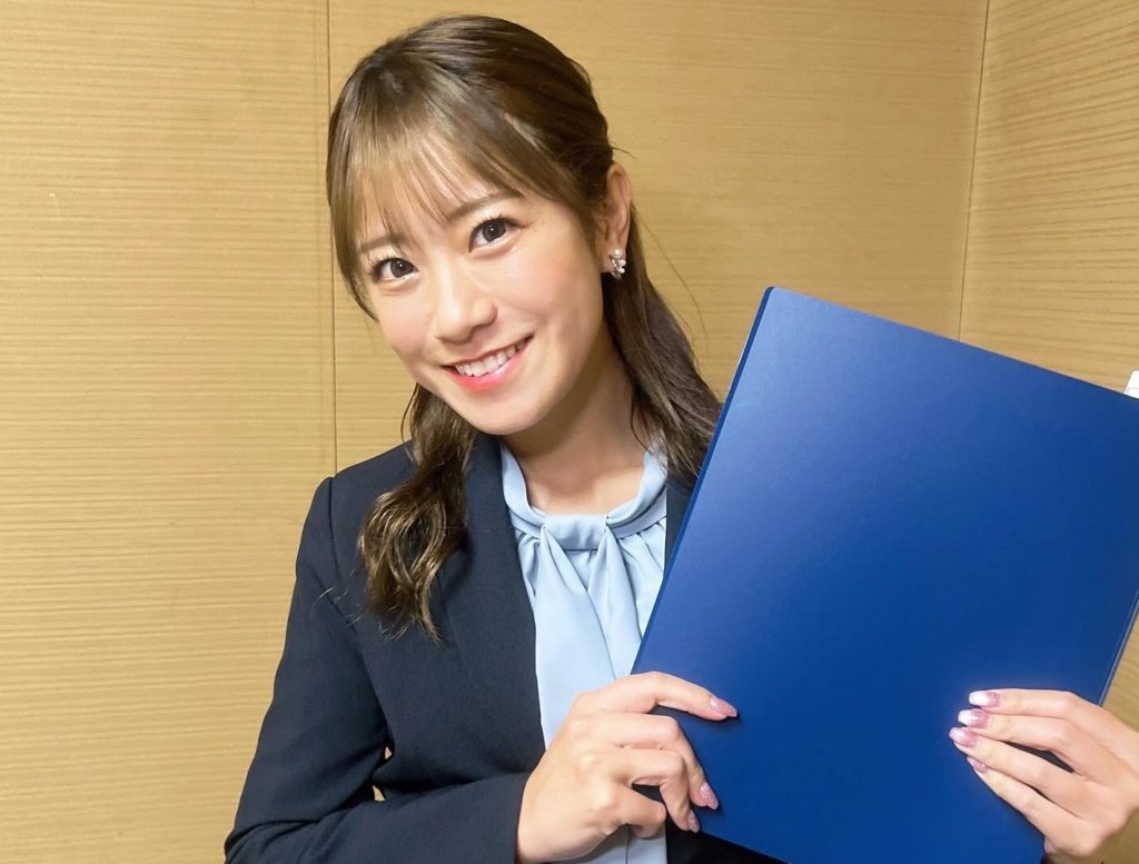 福本愛菜のインスタスーツ画像