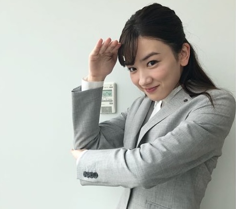 永野芽郁スーツ画像