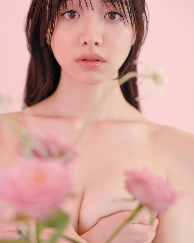 森香澄のお尻・美バストと話題の手ぶらショット